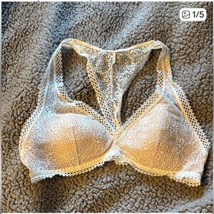 Victoria's Secret Delicate Ivory Lace Bralette, size M, built in pads,